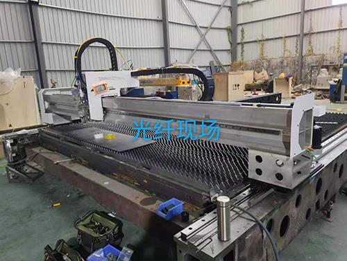 一種提高光纖激光切割機表面切割質量的方法是什么呢？